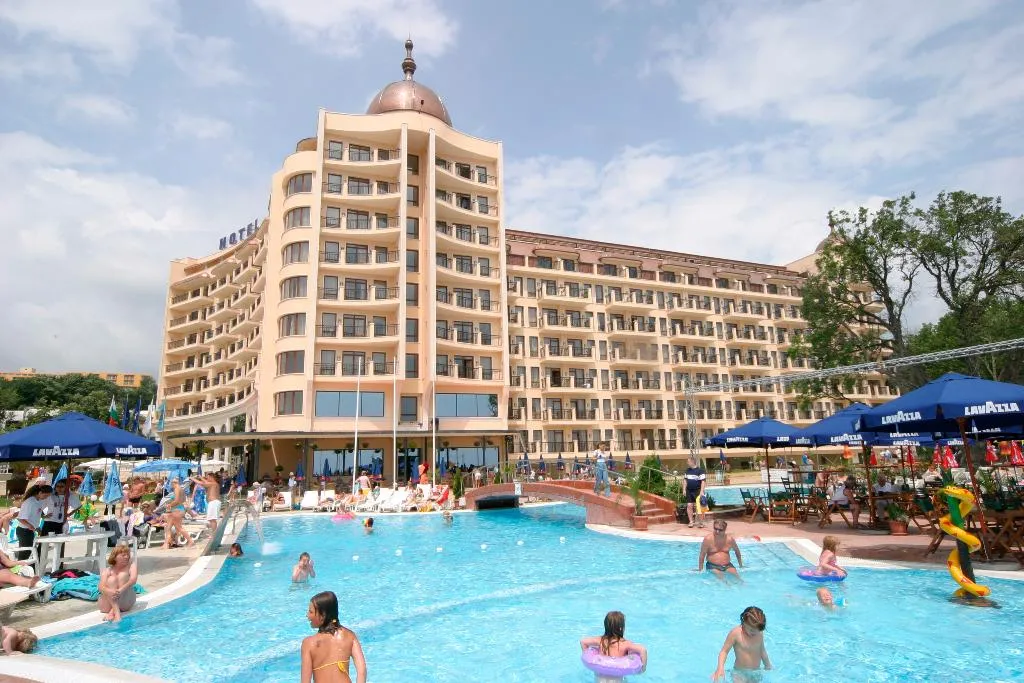 Pool, Admiral, Varna