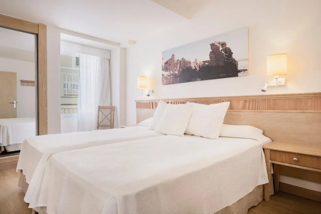 FAMILY ROOM CAPACITY 4 Room, Iberostar Waves Club Cala Barca, Majorca