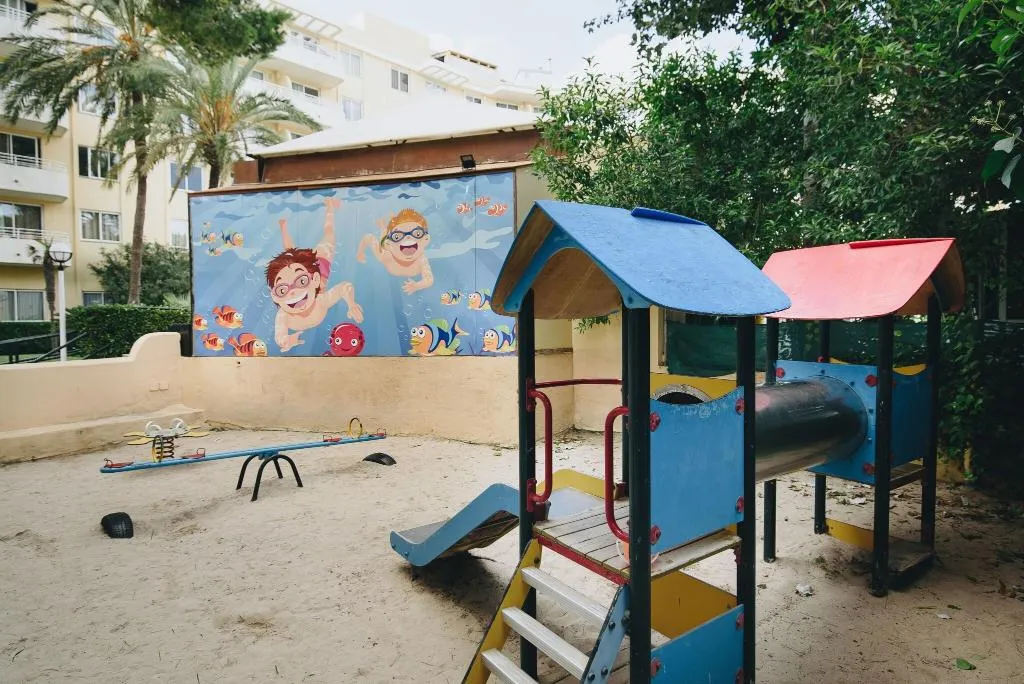 Sports and Entertainment, Ivory Playa, Majorca