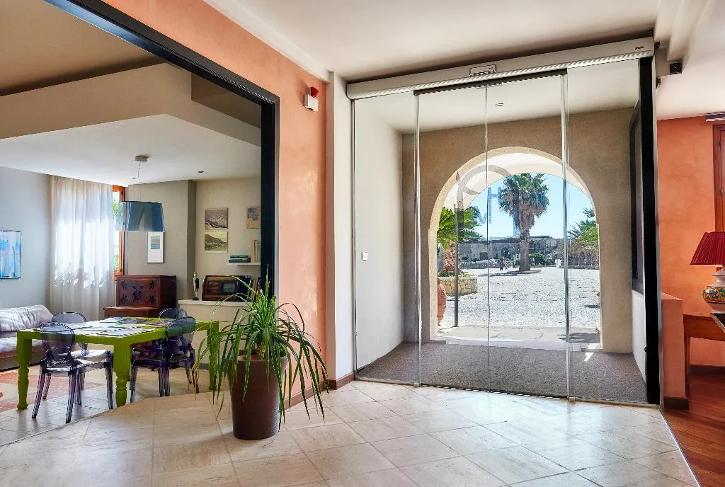 Lobby, Al Madarig, Palermo