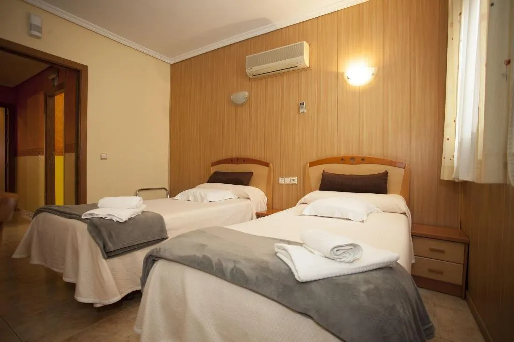 Room, Hostal Los Rosales, Madrid
