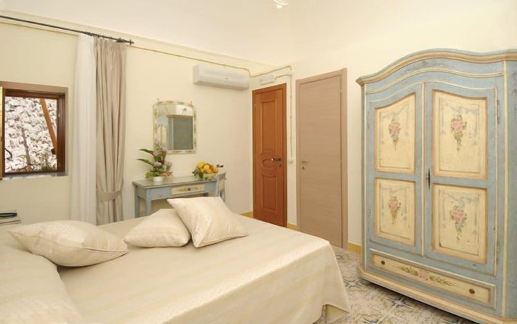 Locanda degli Dei, Naples