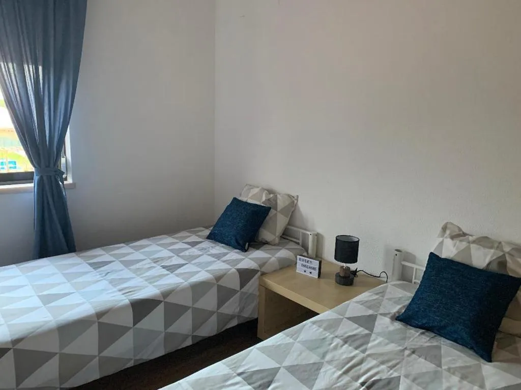DOUBLE WITH SHARED BATHROOM Room, Sublime Sun and Van by Meco Stays, Lisbon