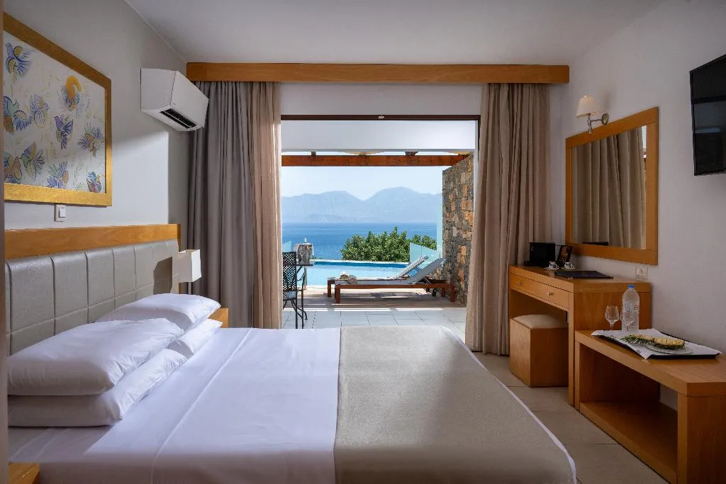 SUITE WITH PRIVATE POOL Room, Miramare Resort & Spa, Crete