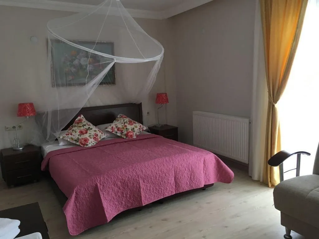 Room, Melaike, Izmir