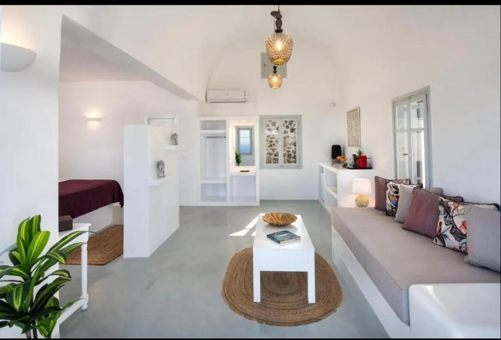 VILLA DELUXE WITH JACUZZI Room, Siete Mares Luxury Suites, Santorini