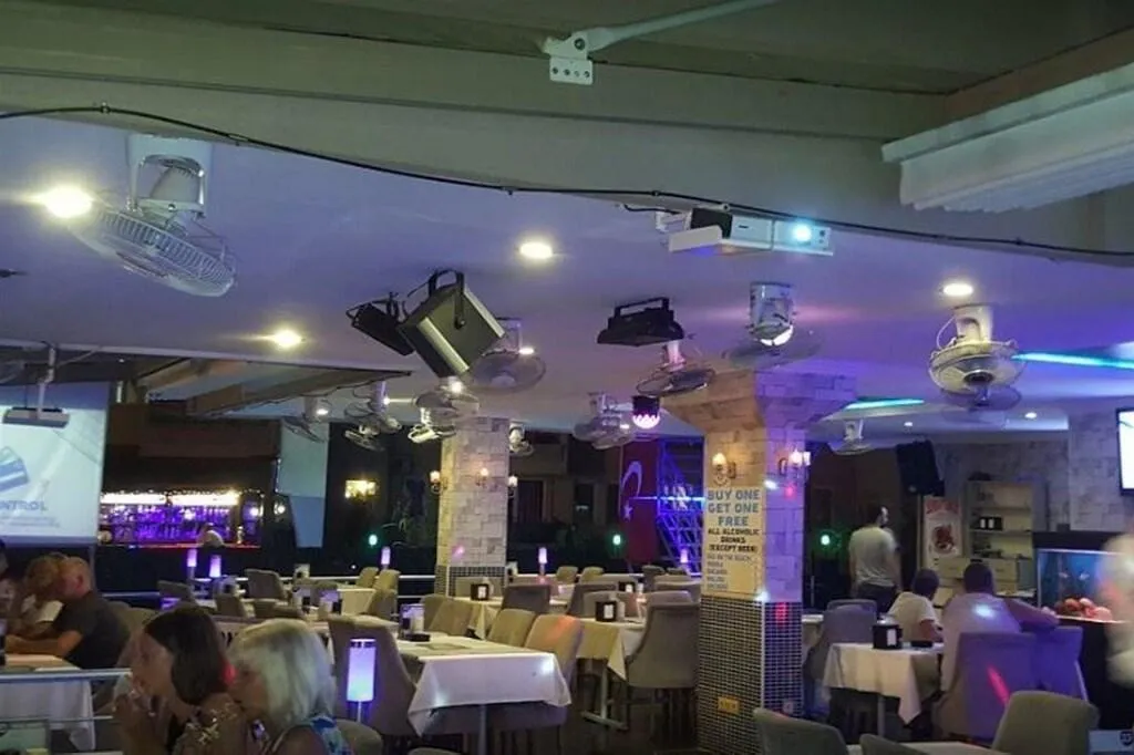 Bar, Club Dante, Dalaman