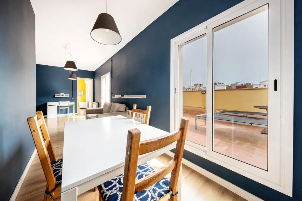 APARTMENT CAPACITY 5 THREE BEDROOM Room, Ainb Barcelona Sants Apartments, Barcelona