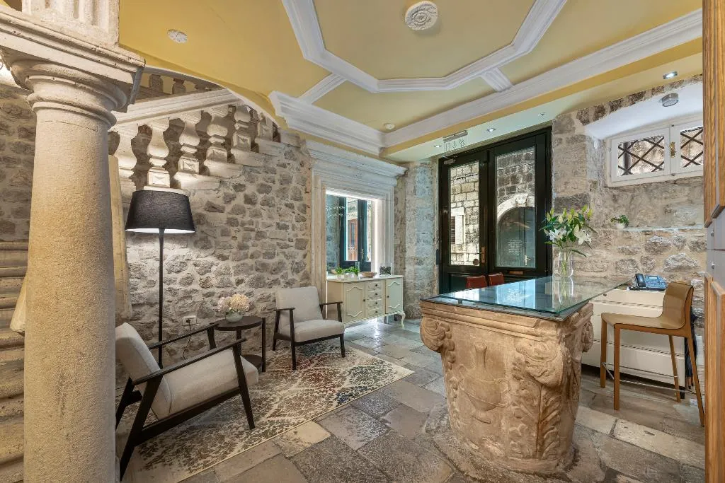 Lobby, Palmotta Palace, Dubrovnik