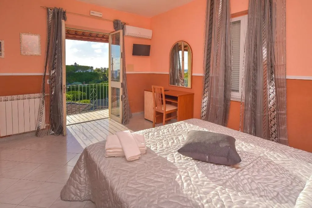 Room, Junior Village, Naples