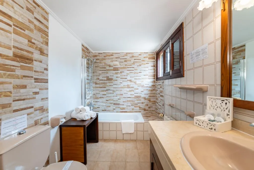TRIPLE WITH TERRACE Room, Hotel Rural Predio Son Serra, Majorca