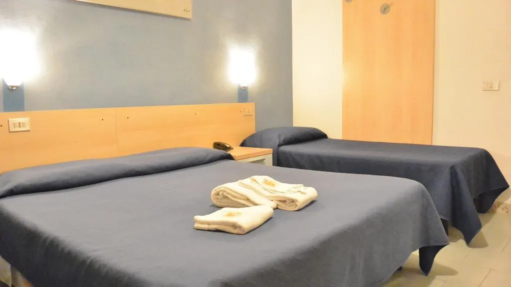 TRIPLE STANDARD Room, Ambrosiana, Milan