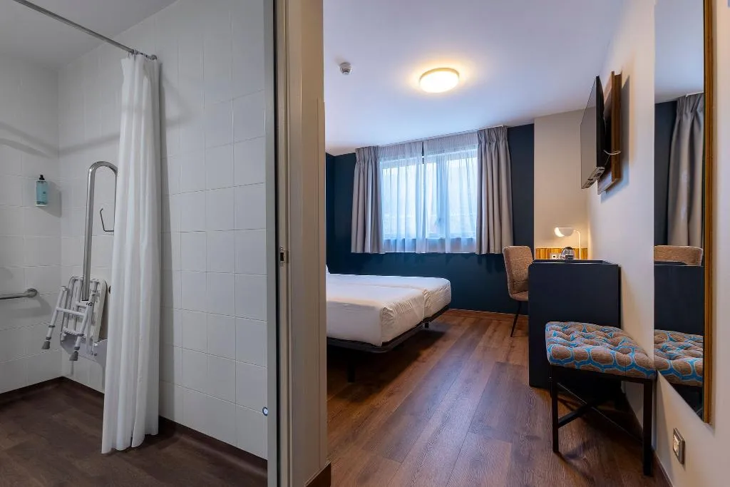 Room STANDARD Room, Travelodge Barcelona Poblenou, Barcelona