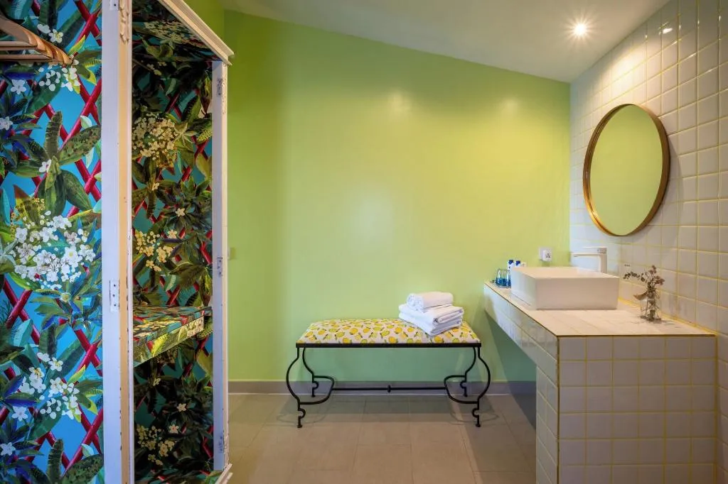 Room, Aal Cachucho, Madrid