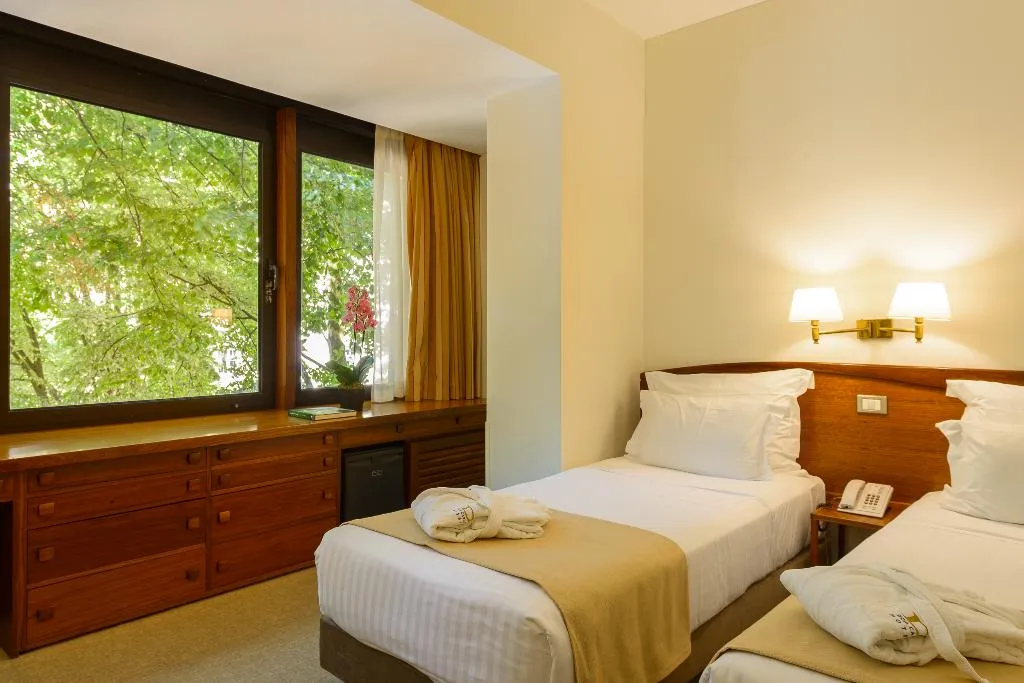 Double or Twin STANDARD Room, Dom Carlos Park, Lisbon