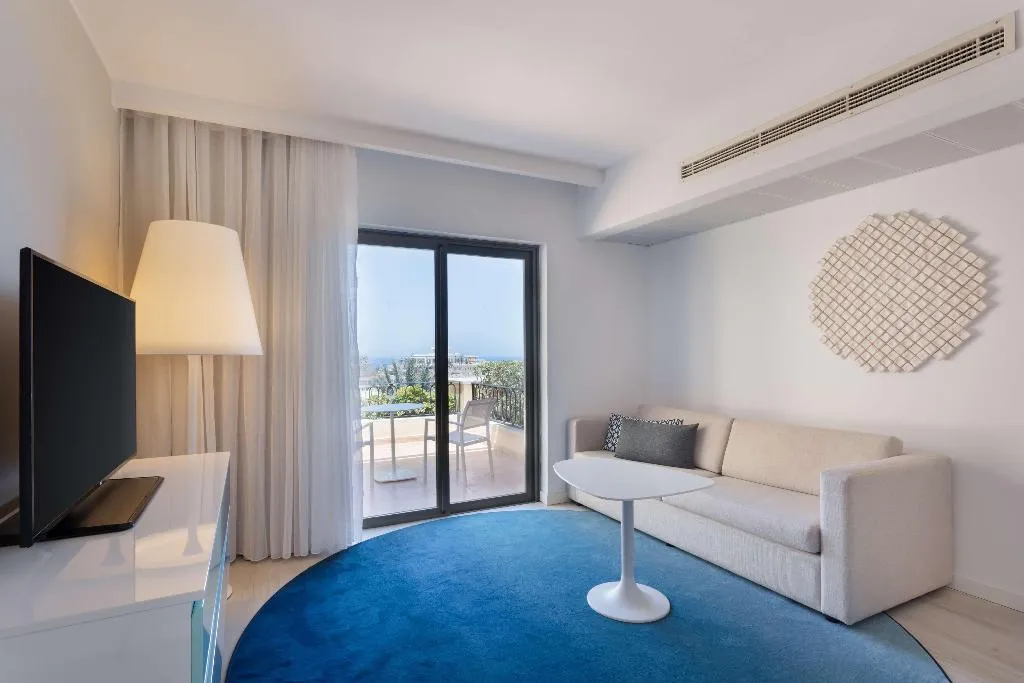 SUITE STANDARD Room, Hilton Malta, Malta