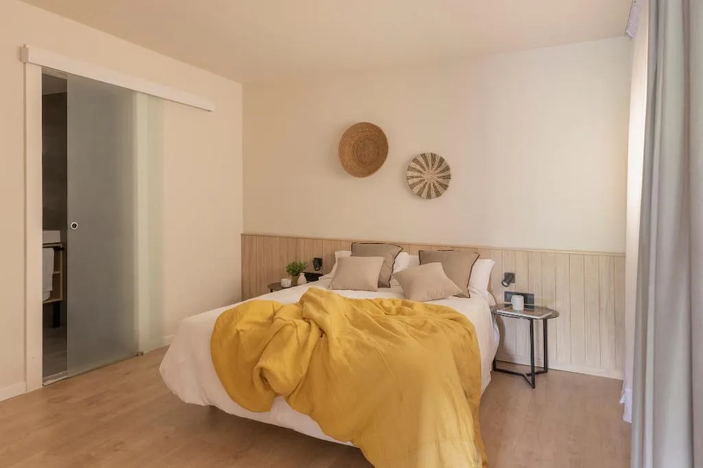 APARTMENT WITH BALCONY Room, Libere Barcelona Sant Antoni, Barcelona