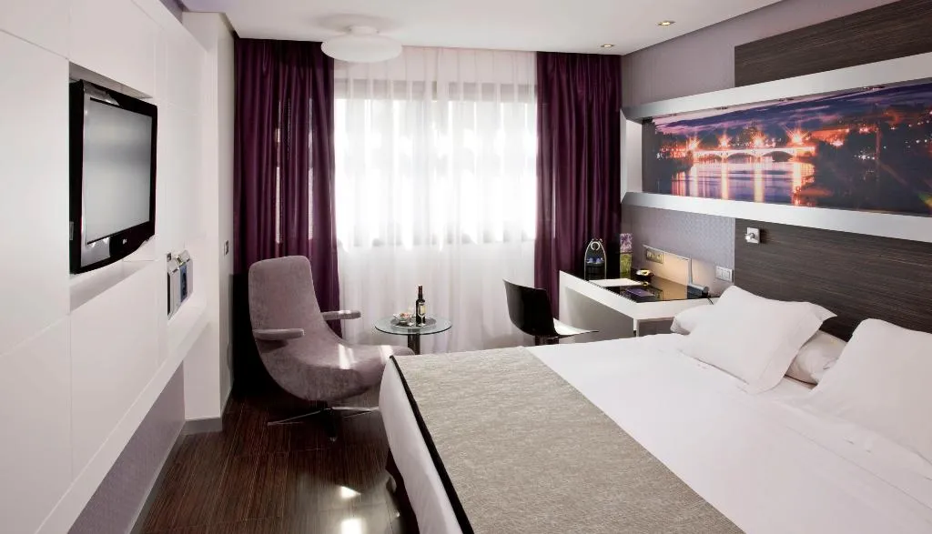 Room, Melia Lebreros, Seville