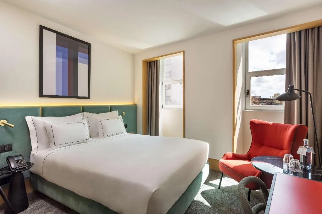 Room GUEST ROOM QUEEN BED Room, Arts Hotel Porto, Tapestry Collection By Hilton, Porto