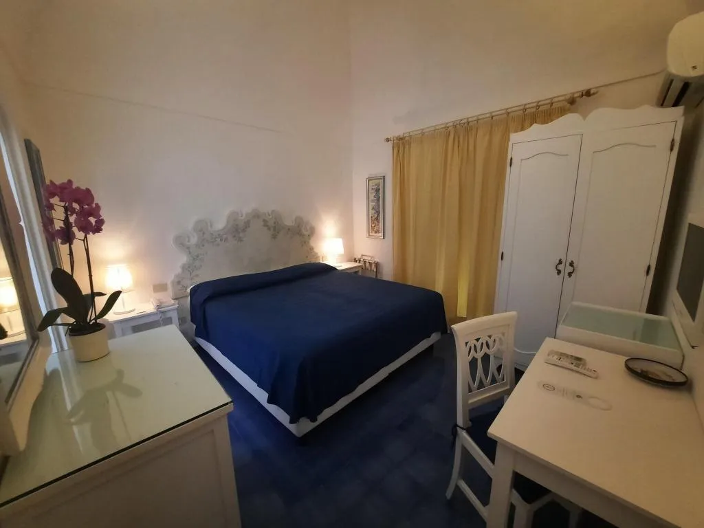 Room, Villa La Tartana, Naples