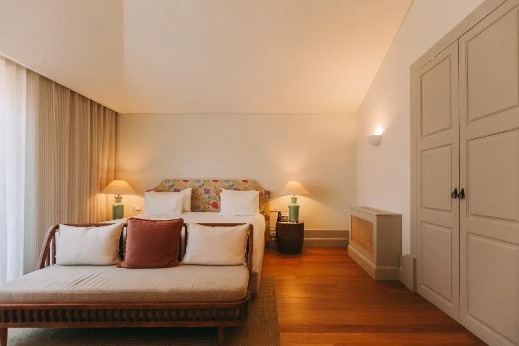 TWIN DELUXE WITH BALCONY Room, Torel Saboaria, Porto