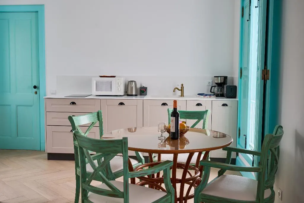 STUDIO DELUXE TWO BEDS Room, Inn & Art Hotel Gallery, Madeira