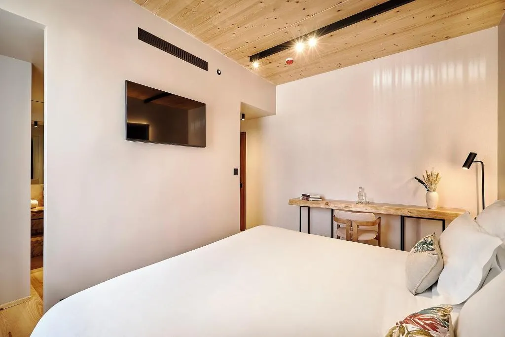 Room, The Log Porto Hotel, Porto