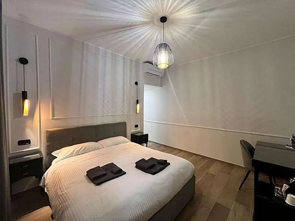 Room, Avec Moi Roma, Rome