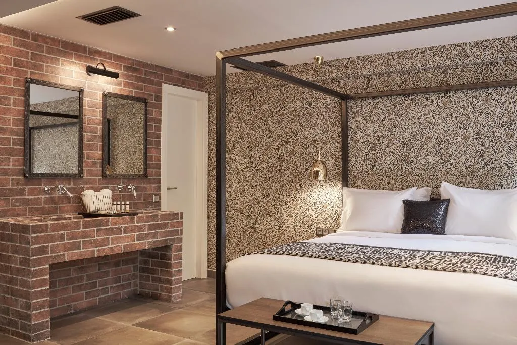 JUNIOR SUITE STANDARD Room, 18 Micon Street, Athens