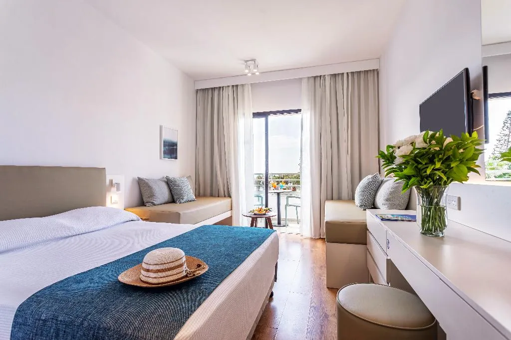 Double or Twin CAPACITY 4 Room, Louis Phaethon Beach, Cyprus
