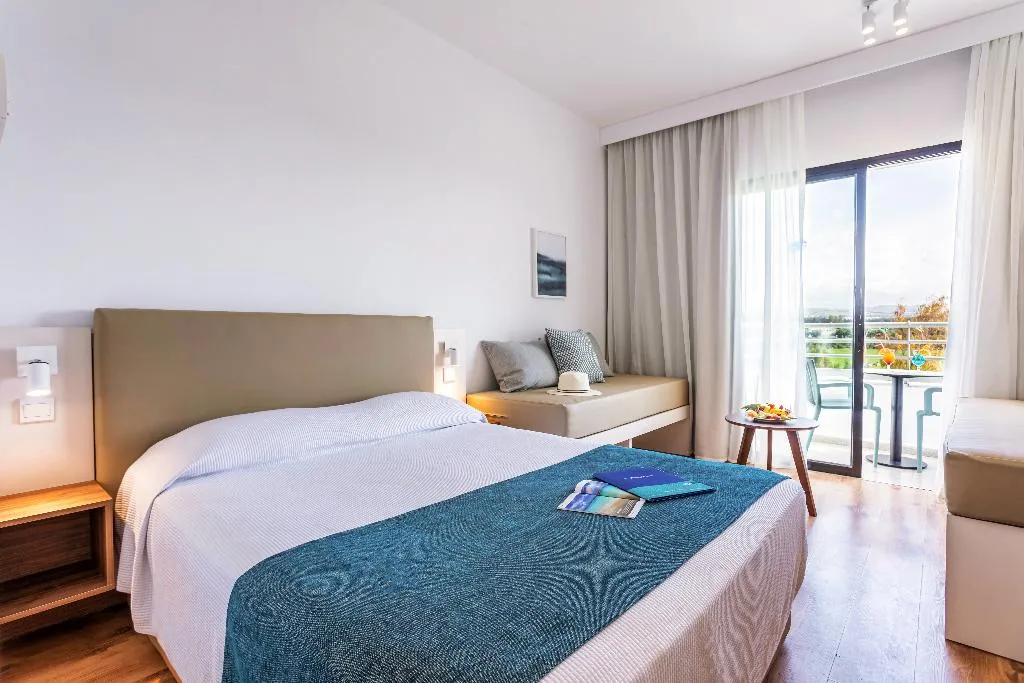 Double or Twin CAPACITY 4 Room, Louis Phaethon Beach, Cyprus