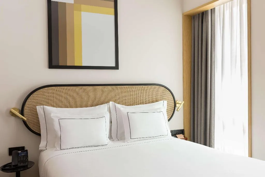 Room GUEST ROOM QUEEN BED Room, Arts Hotel Porto, Tapestry Collection By Hilton, Porto