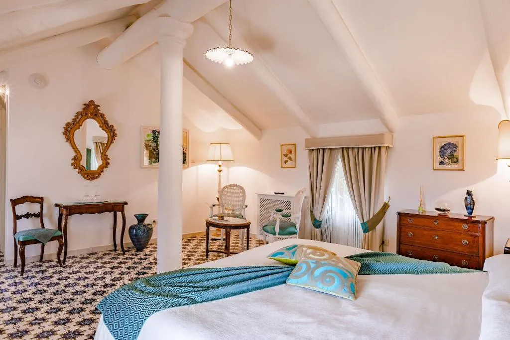 JUNIOR SUITE SEA VIEW KING BED Room, Palazzo Pascal, Naples