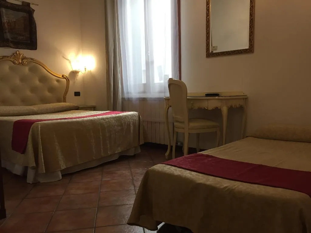 TRIPLE STANDARD Room, Alloggi SS. Giovanni e Paolo, Venice