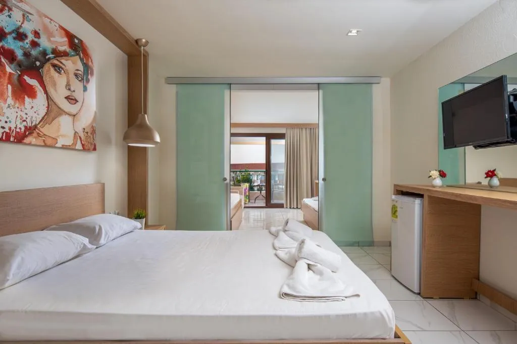 FAMILY ROOM TWO BEDROOMS ONE BATHROOM Room, Toroni Blue Sea Hotel, Halkidiki