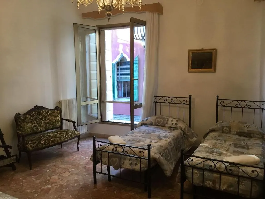 Room, Venice Sun Apartment And Rooms, Venice