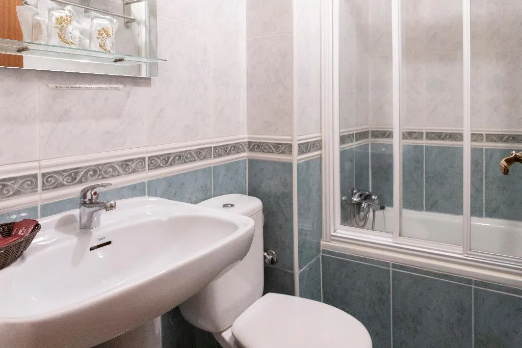 Room, Tokio, Madrid