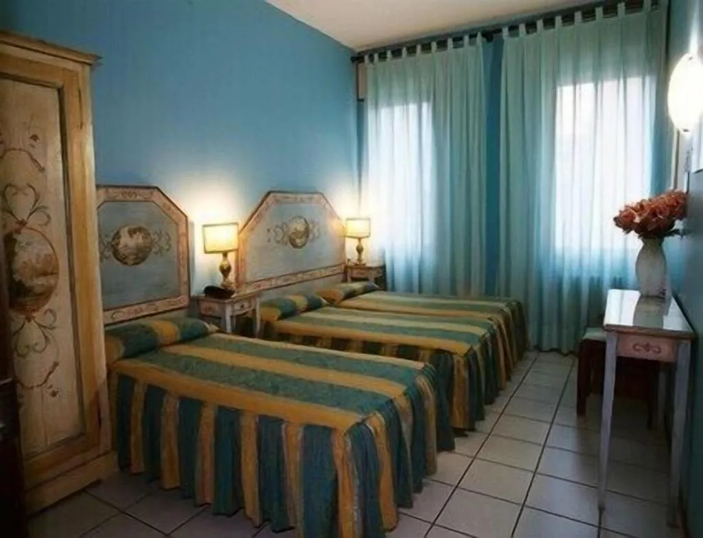 TRIPLE TWO BEDS Room, Ariston, Venice
