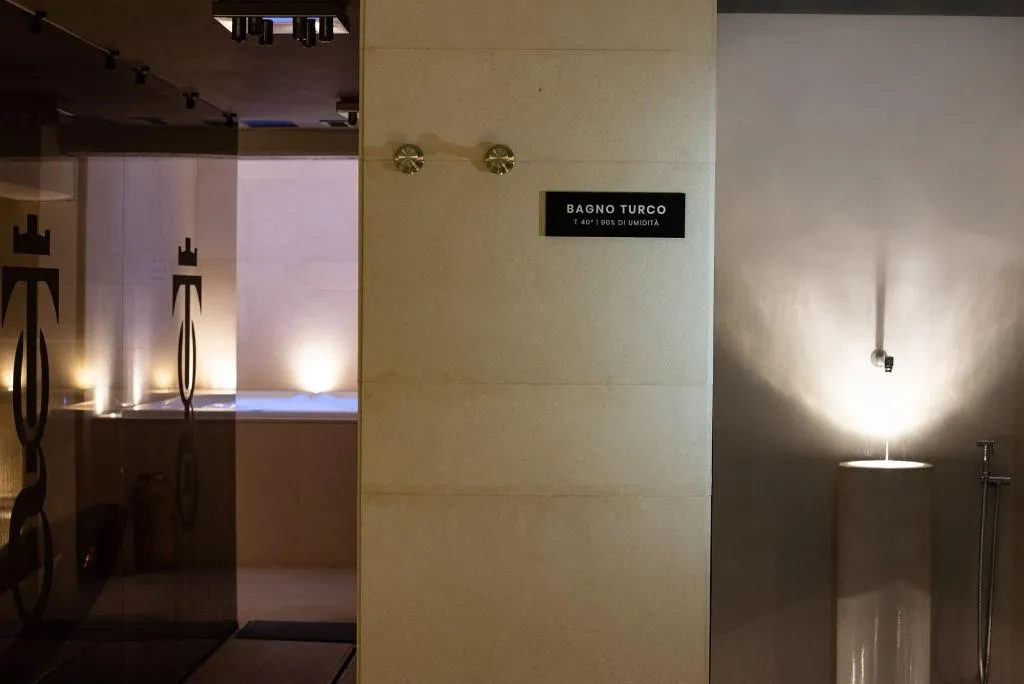 Sports and Entertainment, Gold Tower Lifestyle Hotel, Naples