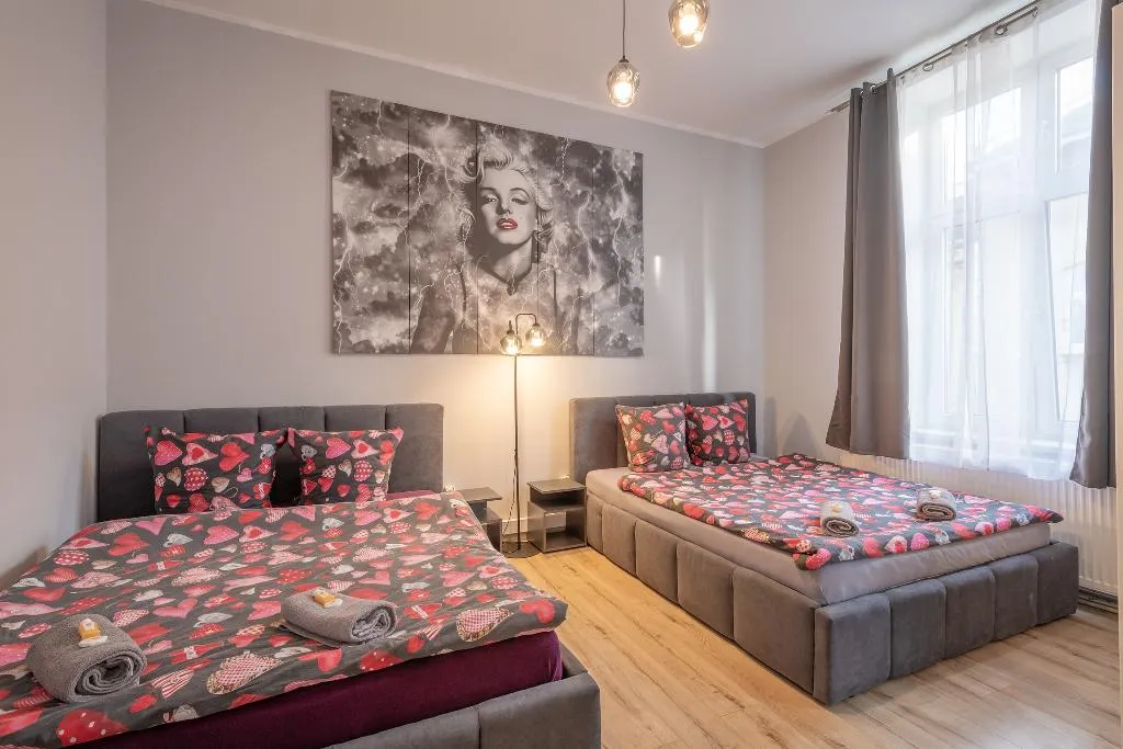 APARTMENT CAPACITY 3 Room, Queen Apartments, Krakow