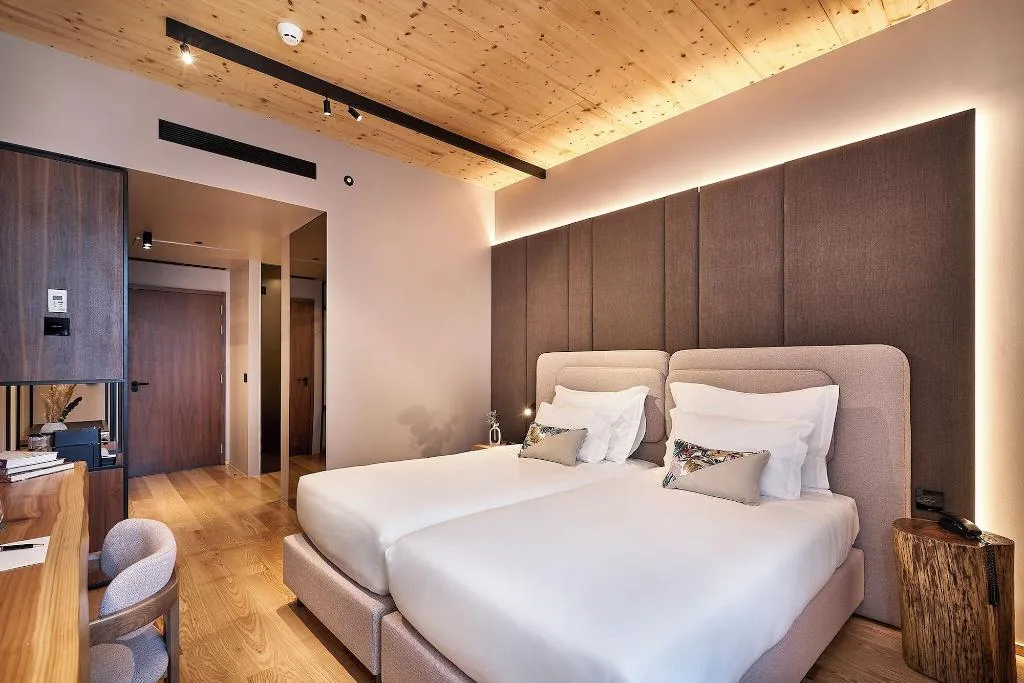 Room, The Log Porto Hotel, Porto