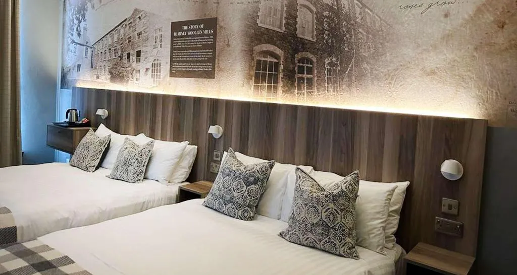 QUADRUPLE CLASSIC Room, Blarney Woollen Mills Hotel BW Signature Col, Cork