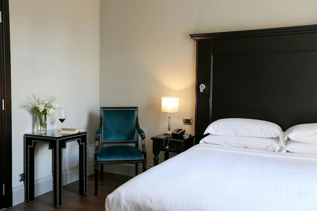 Room, Vannucci, Perugia