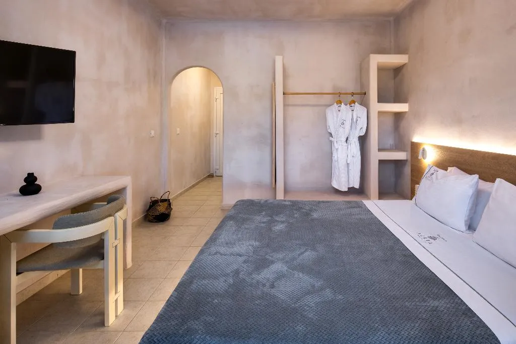 JUNIOR SUITE SEA VIEW Room, Aelia Luxury Suites, Santorini