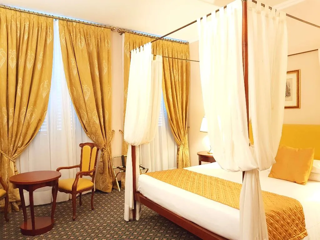 Room, Berchielli, Florence
