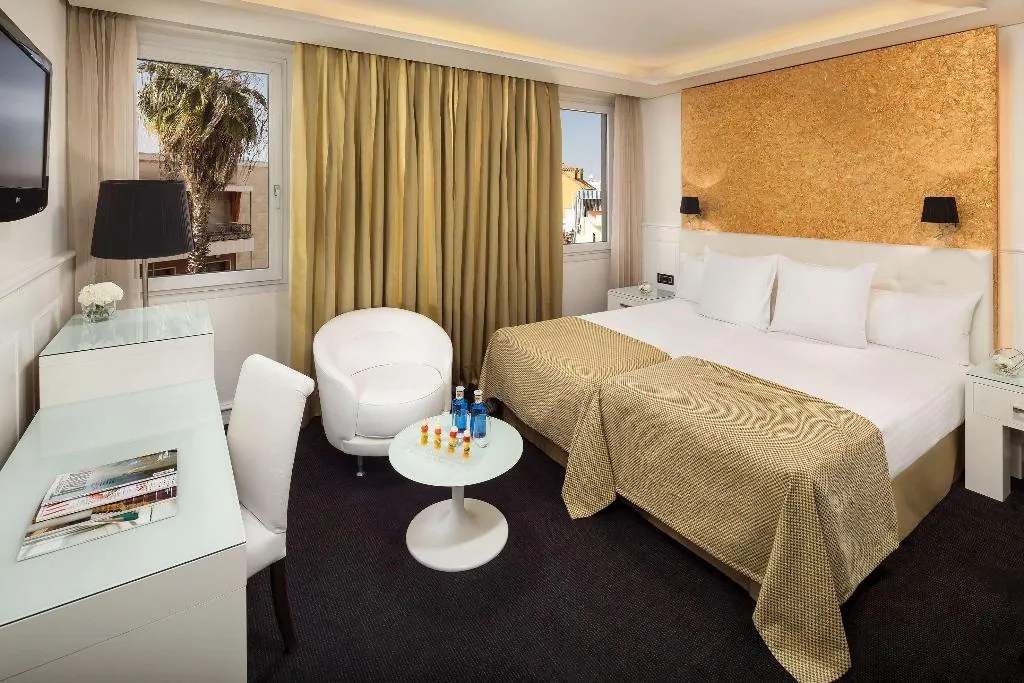 SUITE TWO BEDROOMS Room, Hotel Colón Gran Meliá, Seville