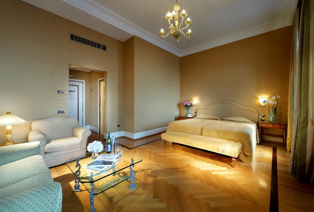 JUNIOR SUITE SEA VIEW Room, Eurostars Hotel Excelsior, Naples