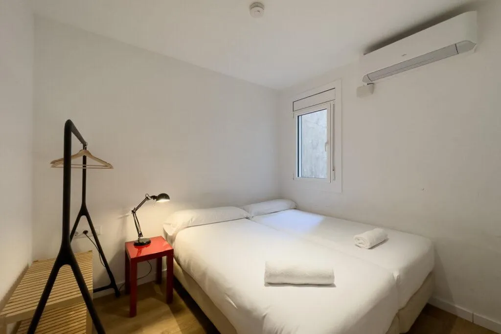 APARTMENT FOUR BEDROOMS Room, Ainb Barcelona Sants Apartments, Barcelona