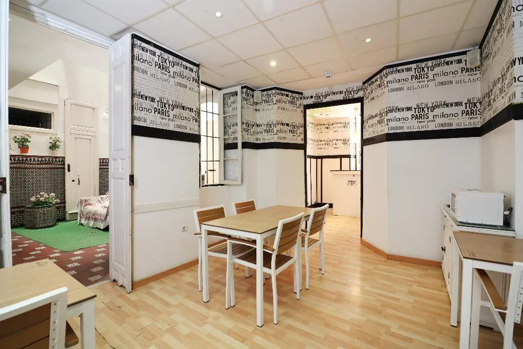 Bar, Feel Hostel City Center Malaga, Costa Del Sol