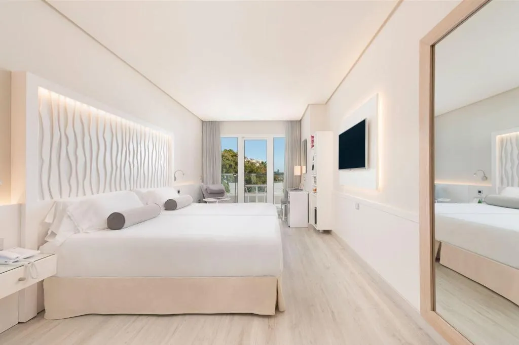 TWIN PARTIAL SEA VIEW Room, Amàre Beach Hotel Marbella, Costa Del Sol